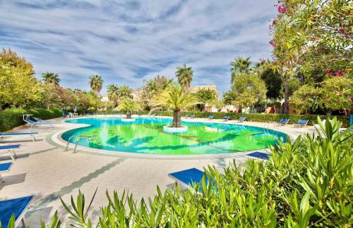Residence with swimming-pool in Ottiolu just 250 mt from the sea - Photo 2