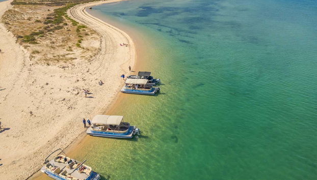 Bateaux amarrés sur la plage