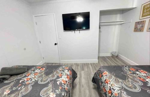 Royal Luxe Pool Home near Ft Laud airport and each - Photo 22