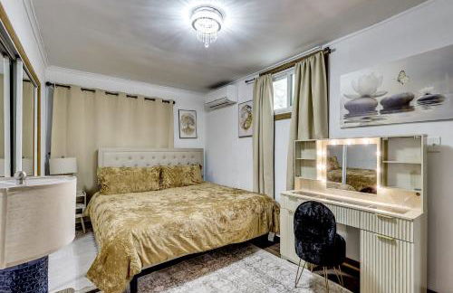 Walk to Public Transit! Pet-Friendly Lodi Apt - Foto 14