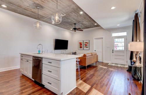 Spring Festival Stay Mid-City w Pool Balcony - Foto 5