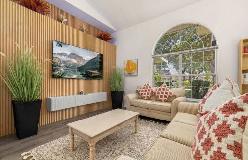 Modern Retreat Pool and Game Room - Foto 4