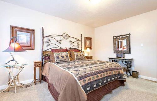 Lakeside Escape 2 BR with Hot Tub - Foto 13