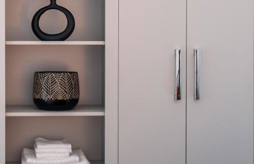 Luxury ground floor modern flat close to city with free parking - Photo 8