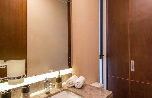 Two Bedroom Luxury Apartment by TuLuna - Photo 23