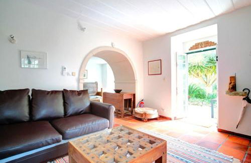 Charming Coastside Villa - Photo 8