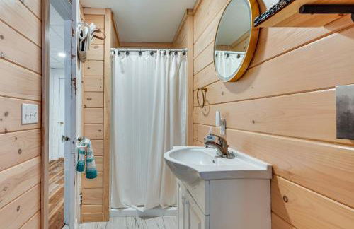 Great for Gatherings! Lakefront Ticonderoga Villa - Foto 30