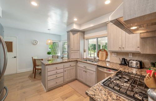 Newly remodeled home w pool & private back yard - Foto 24