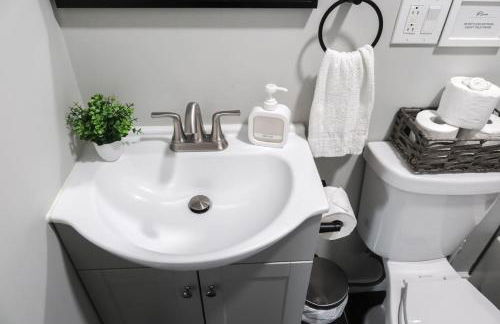 8BR 4BA Home Near NYC -Sleeps 16 - Foto 59