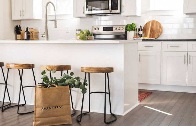 Shelton & Urban by Avantstay Sleeps 20! 2 Unit Buyout! Spacious Design - Photo 8