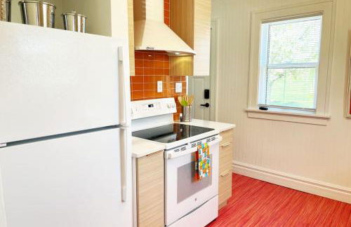 1960s Gem-Close to Downtown And In a Quiet Area - Photo 14