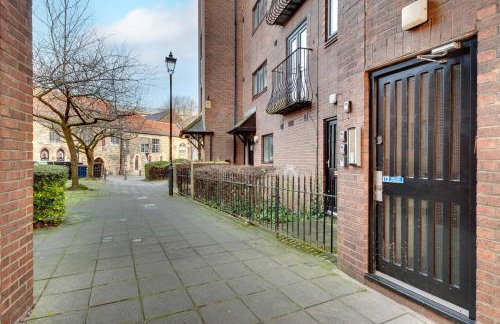 Central 3 bedroom Apartment & Free Parking- Ideal 4 long stays - Foto 13