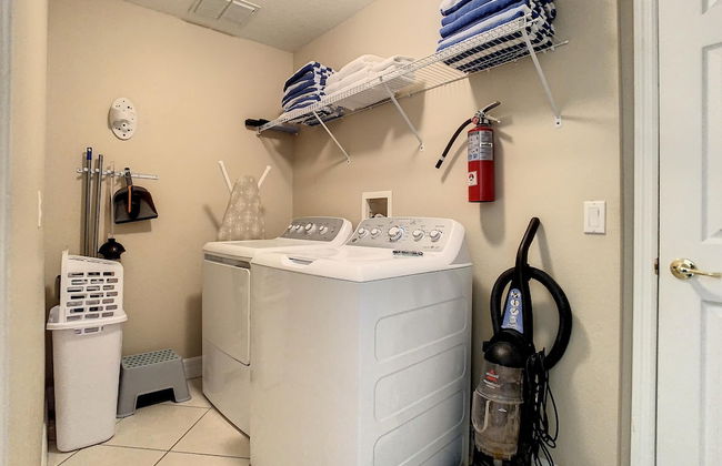 Fantastic 7 Bed 6 Bath in Prestigious Gated Comm - Foto 57