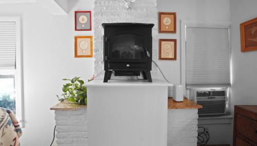 Whimsical Berkeley Bungalow - Photo 3