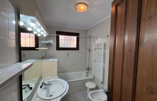 Casa con Gran Jardín Privado y Piscina Comunitaria en Torroella de Montgrí - ES-323-44 - Foto 27