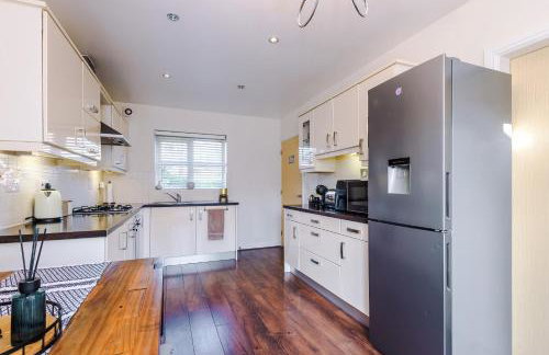 Driveway Stylish 3Bedroom Home in Middleton - Foto 49