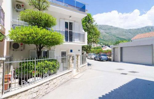 Apartments & Rooms Bari i -Standard One Bedroom Apartment with Balcony and Garden View APT-3 - Photo 18