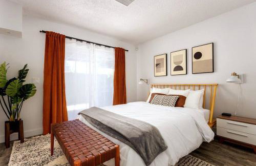 Mid-century Gem w Secret 4th Bedroom Near Downtown - Foto 49