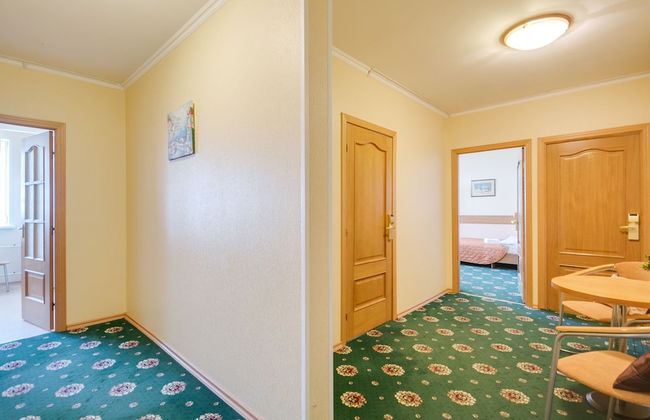 41 Orekhovo 3 Bedroom Apartment near Tsaritsyno Park - Photo 7