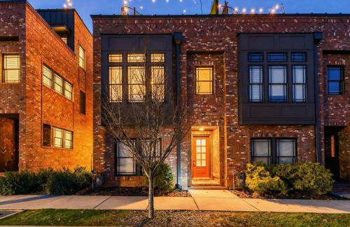 Skyline Views with Double Rooftop Deck & Game Room - Foto 48