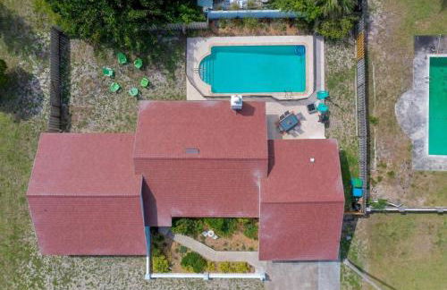 Large pool home and blocks away from the beach - Foto 51