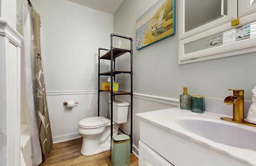 Serene 3BR Waterfront Retreat With A/C, Wifi, Two Kayaks, and Full Kitchen - Foto 20