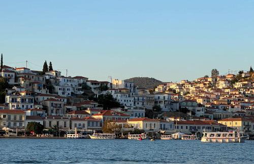 Poros Chic Seaside Neo-Classical Apartment with Terrace - Foto 4