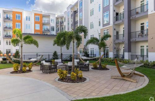 Riviere 2BR Apartment Pet Friendly Oasis Sleeps 6 Close to Epic Universe Pool & Gym - Foto 49