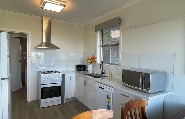 Morwell Pet friendly 3BM House - Photo 10