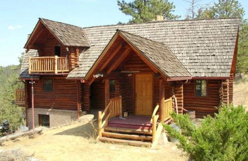 Traditional Log Cabin Rental with Deck in the Pine Forests of Columbus, Montana - Foto 1