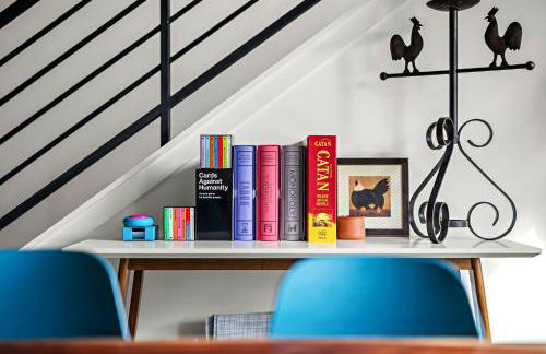 Austin Oasis Spacious 4BR Retreat with Hot Tub Cowboy Pool and Infrared Sauna Perfect for Families and Bachelorettes - Photo 6