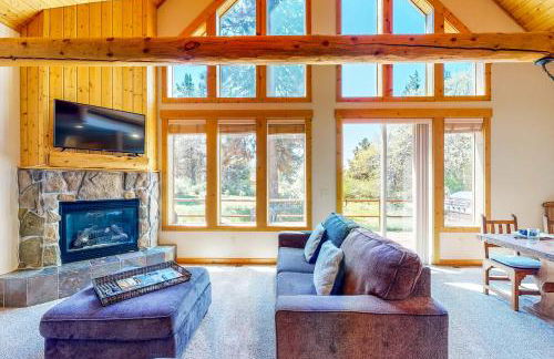 Gateway to Crater Lake! Resort Retreat with Pool - Foto 7