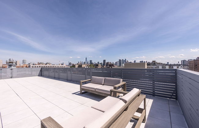 Airy 3 BR Flat w Shared Deck - gym - Mins to NYC - Foto 1