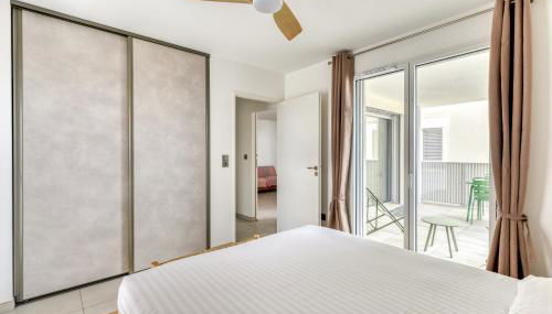 Apogee - Photo 2, wardrobe