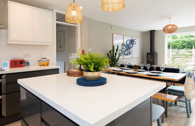 Bosham 3 BR Beach House With Garden Playhouse - Photo 7