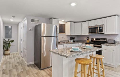 Skip to Saint Charles Local Art-Filled Hideaway - Foto 9