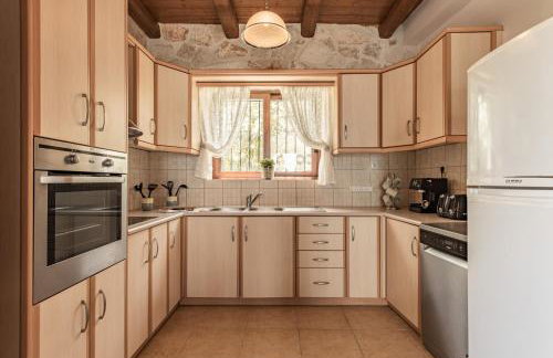 Murtini Stone Villa with Private Pool, by ZanteWize - Foto 4