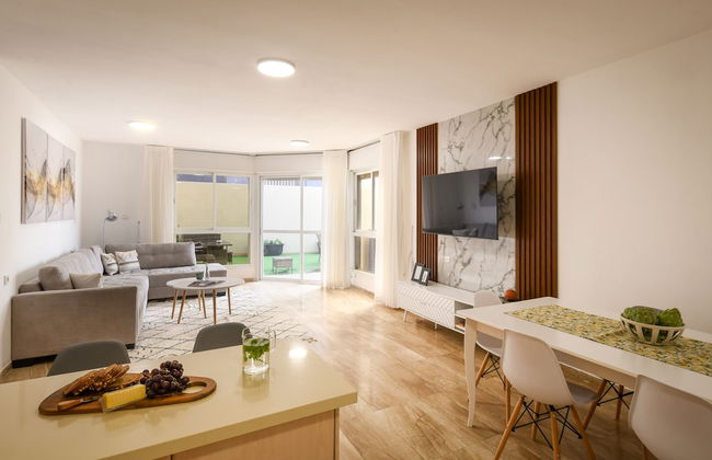 Seaside Escape with Private Patio by Sea N Rent - Foto 5