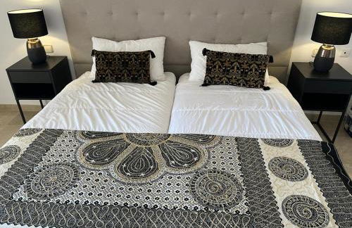 Luxury Apartment Elviria Hills - Stunning Views - Photo 19