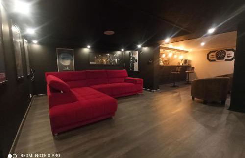 Charmante maison avec piscine chauffée, salle de cinéma et bar - Foto 16