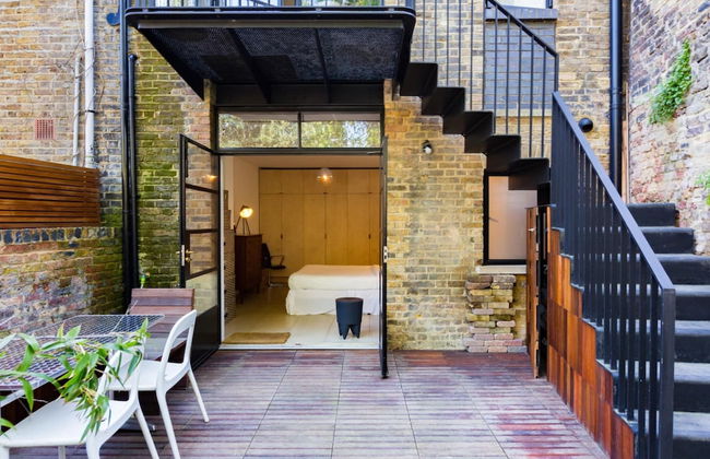 Stylish, Bright Apartment w/ Private Garden - Foto 16