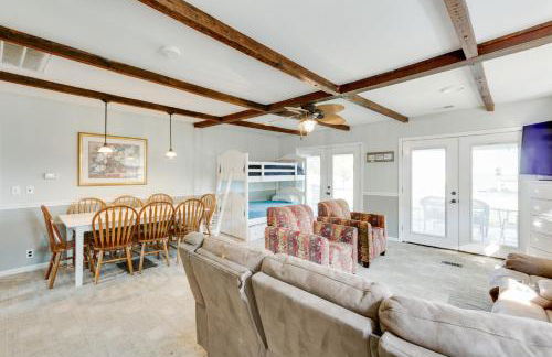 Dock and Fire Pit Lakefront Bonneau Home! - Foto 4