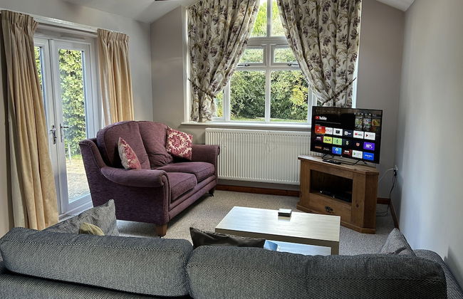 Spacious Detached Bungalow With Ample Parking - Foto 51