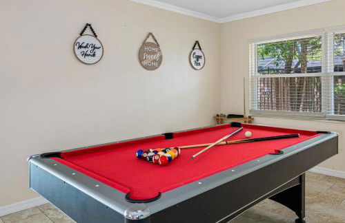 Spacious & Amazing Home w Big Pool and Patio - Photo 15