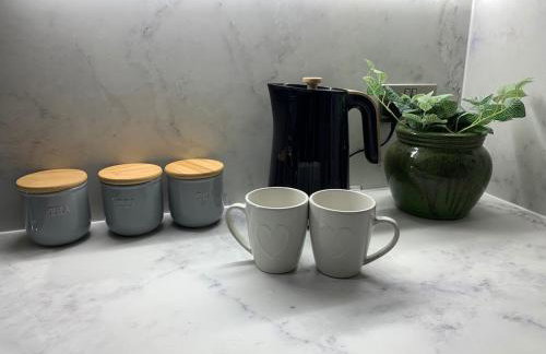 Luxury Pet Friendly 3 Bedroom Home with Copper Bath - Photo 33