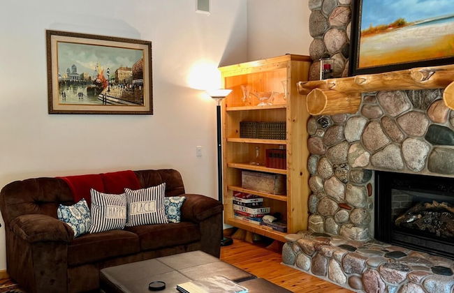 Boardman Monarch Upscale River Lodge HOT Tub! - Foto 20