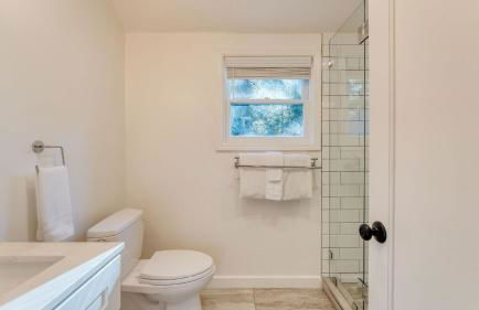 West Shore Lake House by Avantstay Ski Cabin w/ Backyard Sledding Hill! - Foto 54