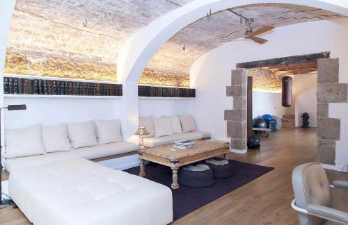 A historic XVI century beach home near Barcelona - Photo 8