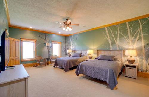 Spacious McArthur Home Private Hot Tub and Pond! - Photo 16