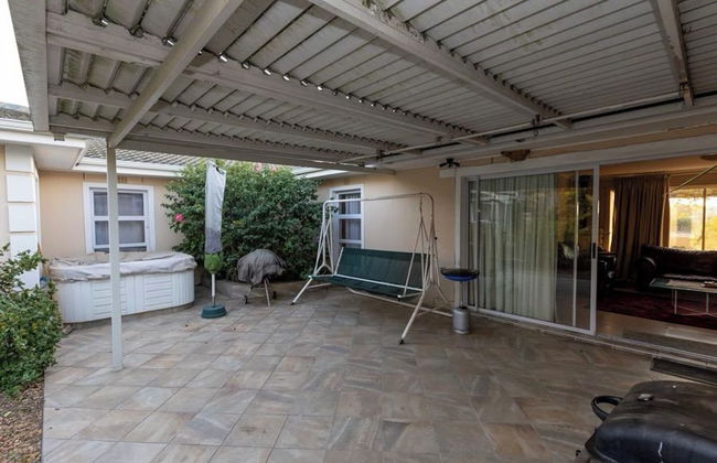 3 Bedroom Part House in the Scenic Durbanville Wine Lands Area, Holiday Facility - Photo 13